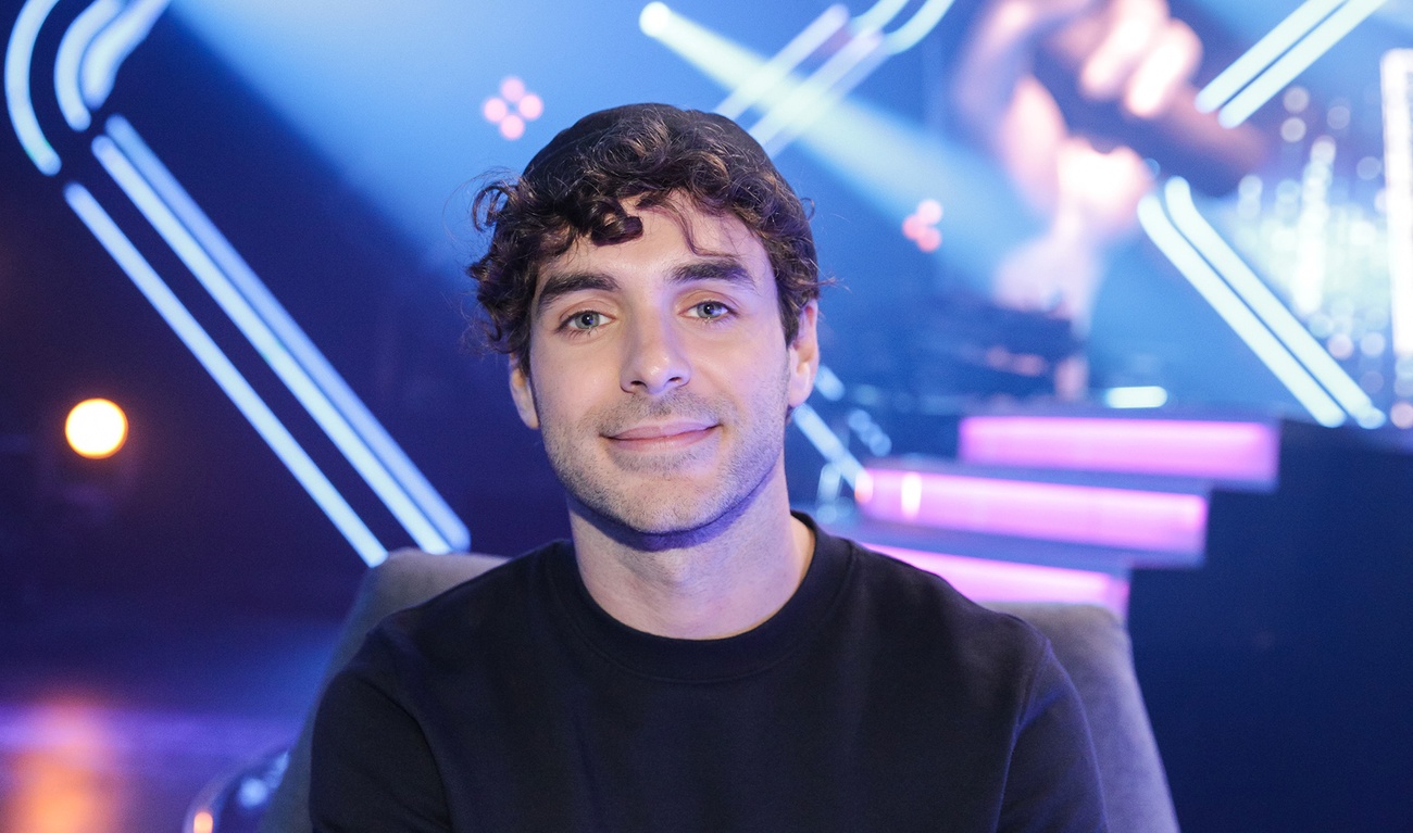 Le look d'Alex Nevsky à la finale de La voix junior engendre maintes ...