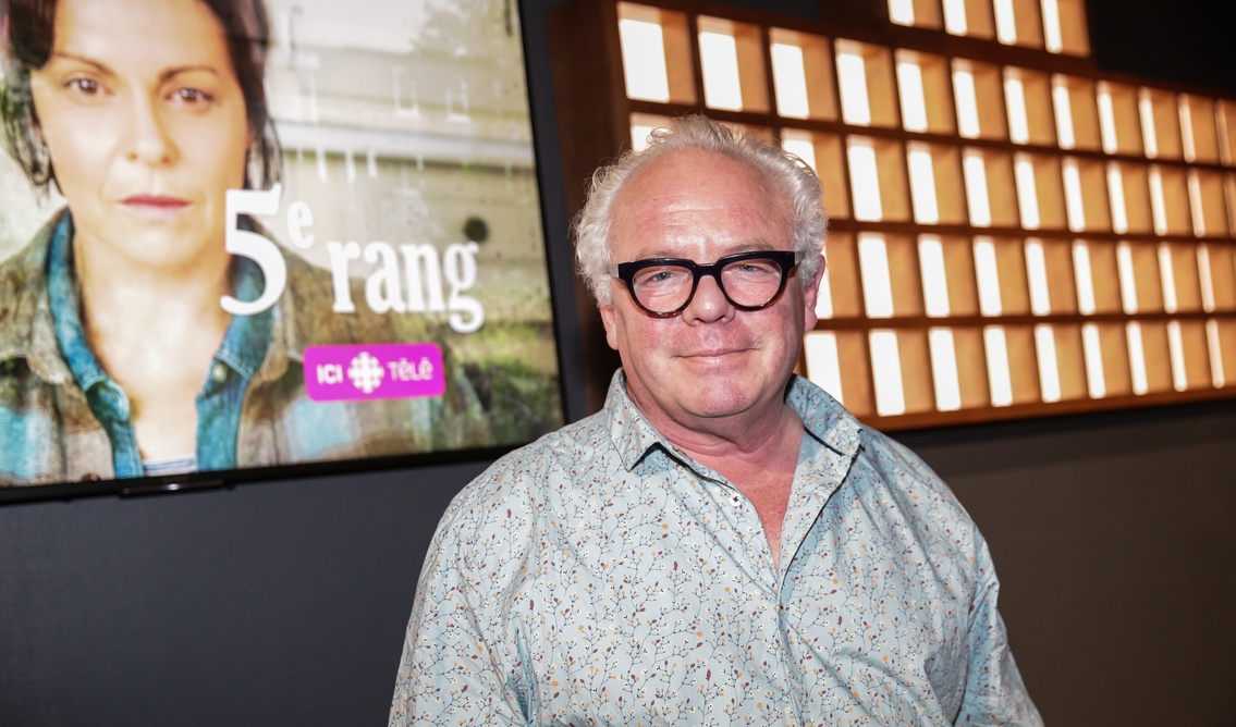 Voici les comédiens de la nouvelle série 5e rang - Showbizz.net