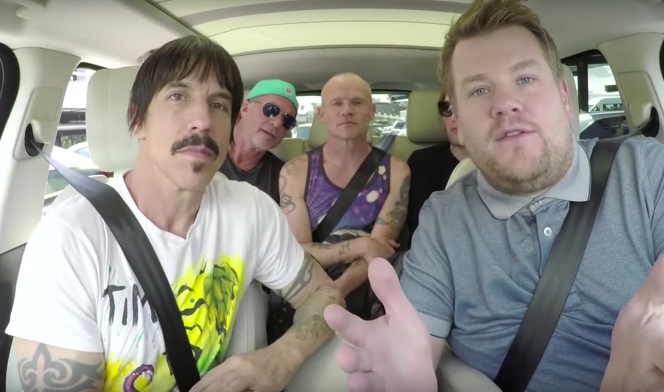 Il faut voir le karaoké déjanté en voiture des Red Hot Chili Peppers