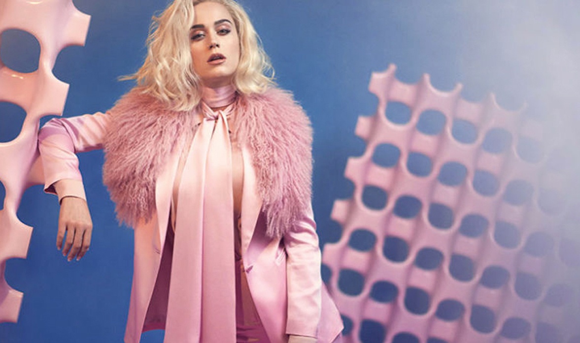 Katy Perry change de look et lance un vidéoclip étrange avec un hamster